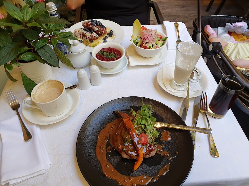 Lunch at Miod Malina