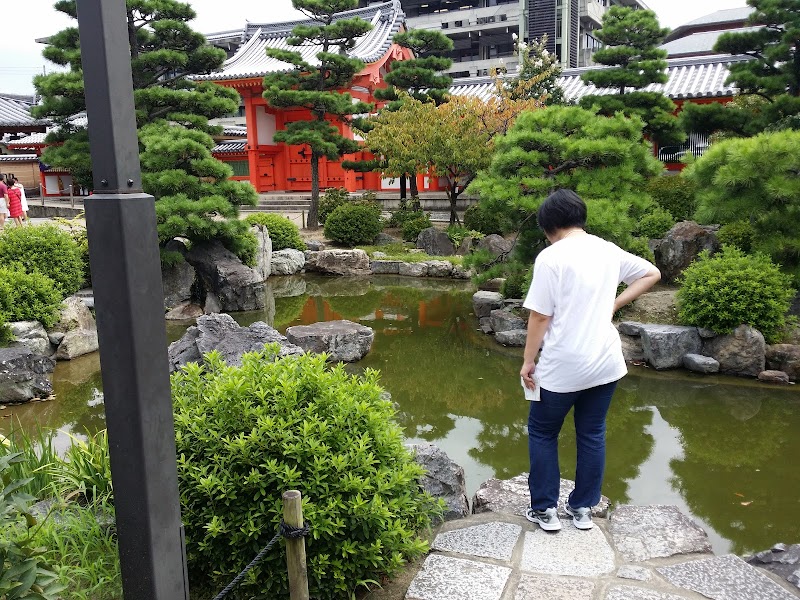 Visit Sanjusangen-do Temple